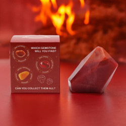 Jabón Elemental Cristal Fuego: caja roja con texto y figuras circulares junto a un prisma de cristal rojo sobre fondo ardiente.