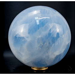 Esfera de Calcedonia azul celeste de 108 mm sobre soporte dorado, Madagascar.